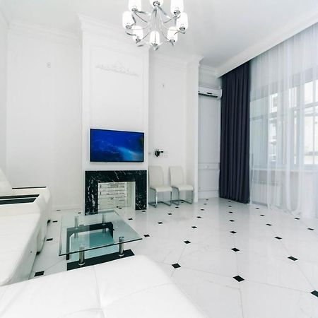 Vip Apartment Near Kreschatyk, 31А Pushkinska Street Kiev Ngoại thất bức ảnh