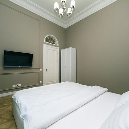 Vip Apartment Near Kreschatyk, 31А Pushkinska Street Kiev Ngoại thất bức ảnh