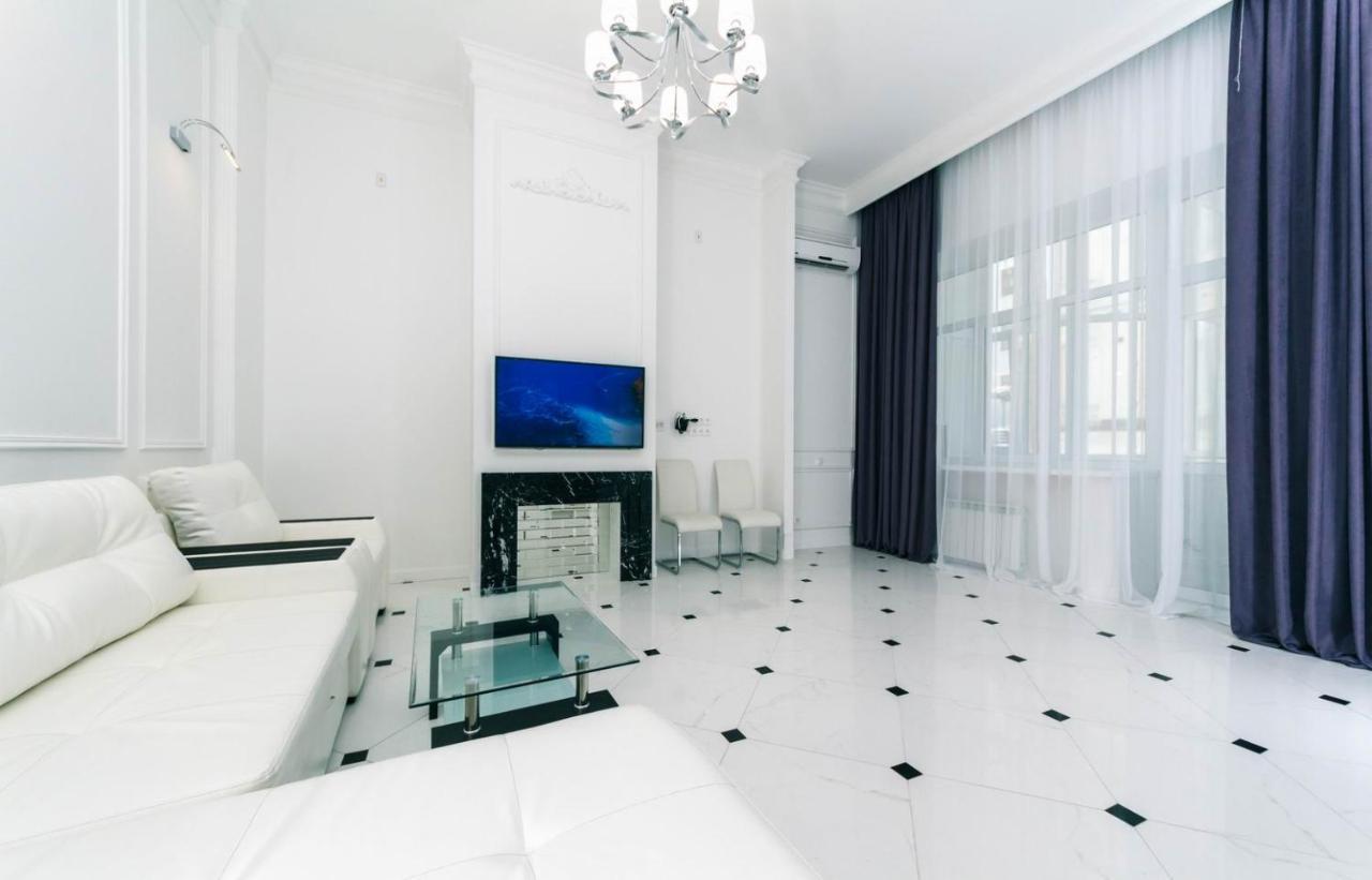 Vip Apartment Near Kreschatyk, 31А Pushkinska Street Kiev Ngoại thất bức ảnh