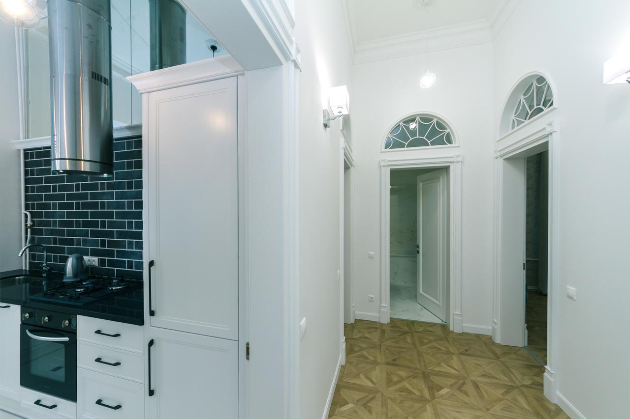 Vip Apartment Near Kreschatyk, 31А Pushkinska Street Kiev Ngoại thất bức ảnh