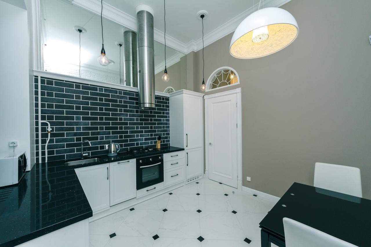 Vip Apartment Near Kreschatyk, 31А Pushkinska Street Kiev Ngoại thất bức ảnh