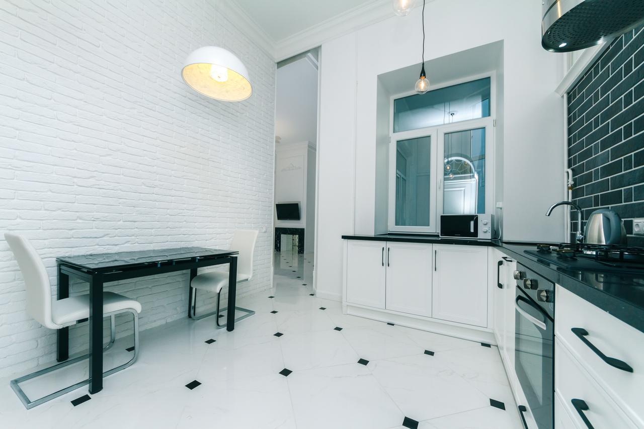 Vip Apartment Near Kreschatyk, 31А Pushkinska Street Kiev Ngoại thất bức ảnh