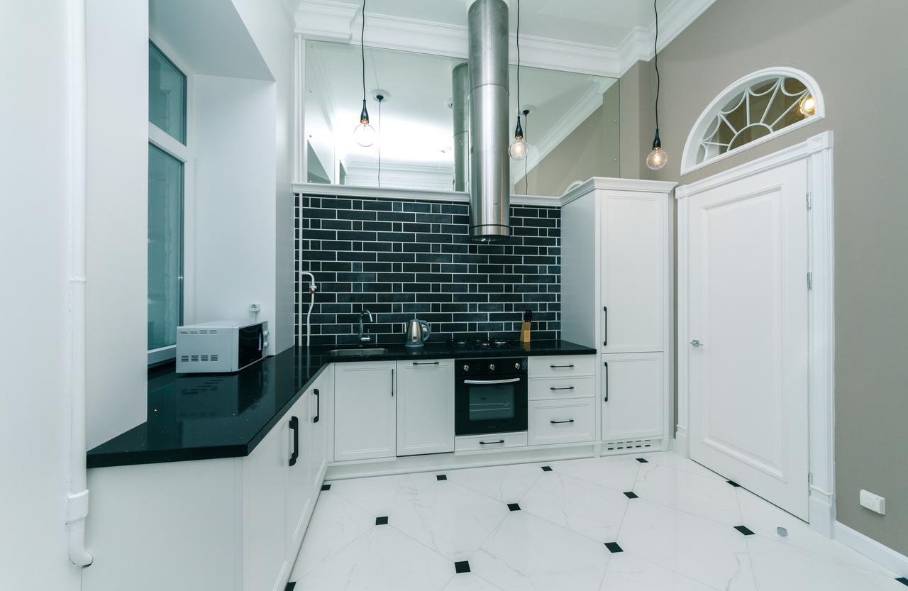 Vip Apartment Near Kreschatyk, 31А Pushkinska Street Kiev Ngoại thất bức ảnh