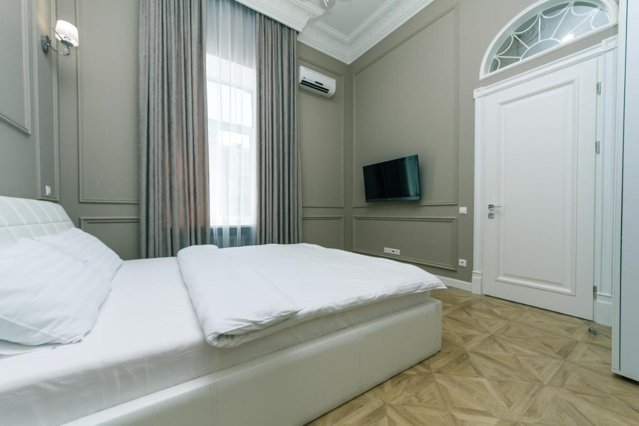 Vip Apartment Near Kreschatyk, 31А Pushkinska Street Kiev Ngoại thất bức ảnh