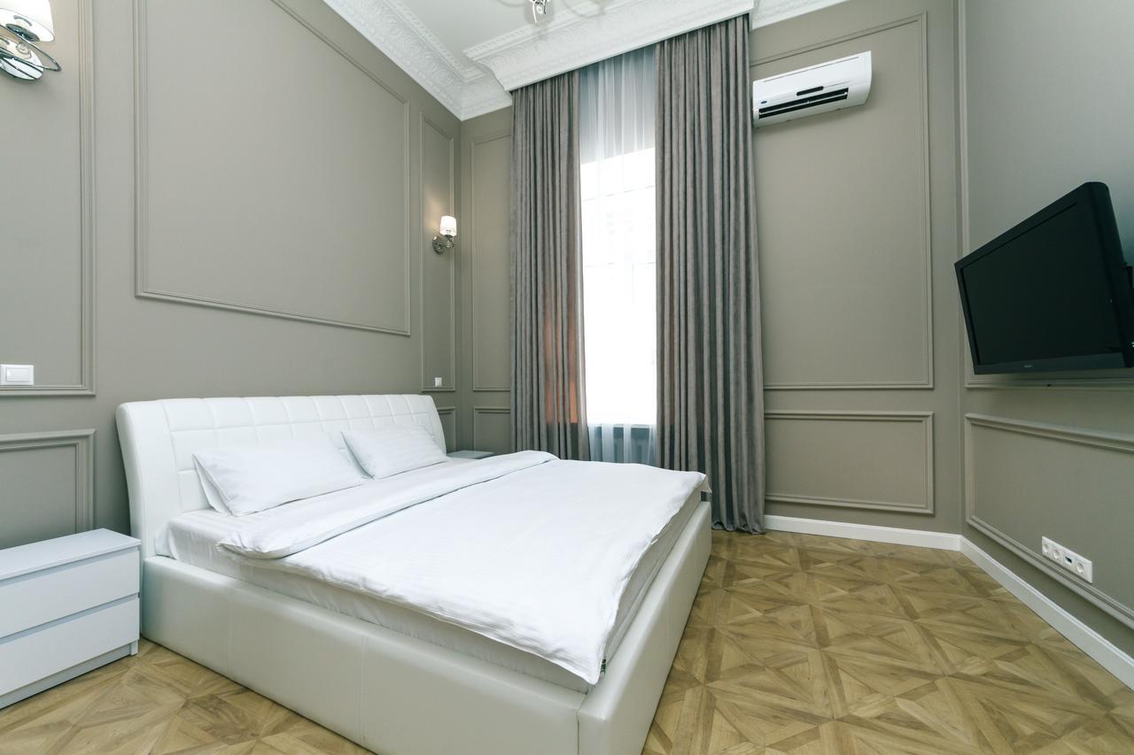 Vip Apartment Near Kreschatyk, 31А Pushkinska Street Kiev Ngoại thất bức ảnh