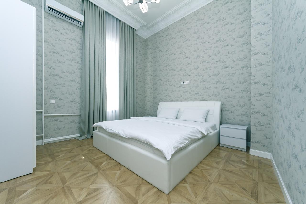 Vip Apartment Near Kreschatyk, 31А Pushkinska Street Kiev Ngoại thất bức ảnh