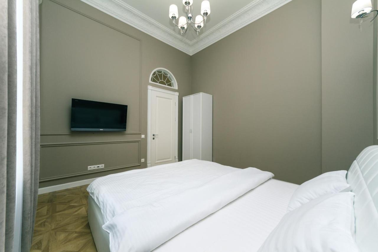 Vip Apartment Near Kreschatyk, 31А Pushkinska Street Kiev Ngoại thất bức ảnh