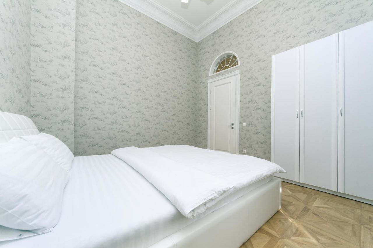 Vip Apartment Near Kreschatyk, 31А Pushkinska Street Kiev Ngoại thất bức ảnh