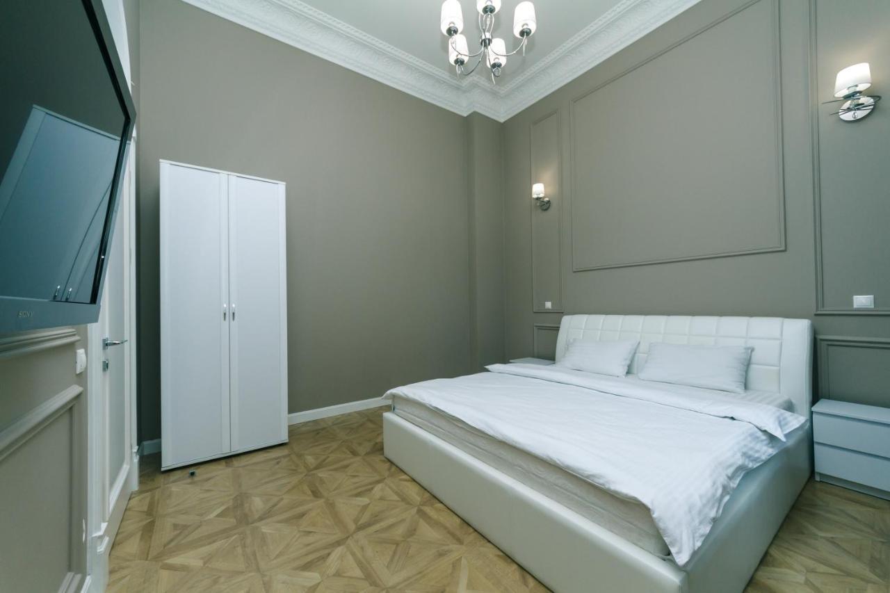 Vip Apartment Near Kreschatyk, 31А Pushkinska Street Kiev Ngoại thất bức ảnh