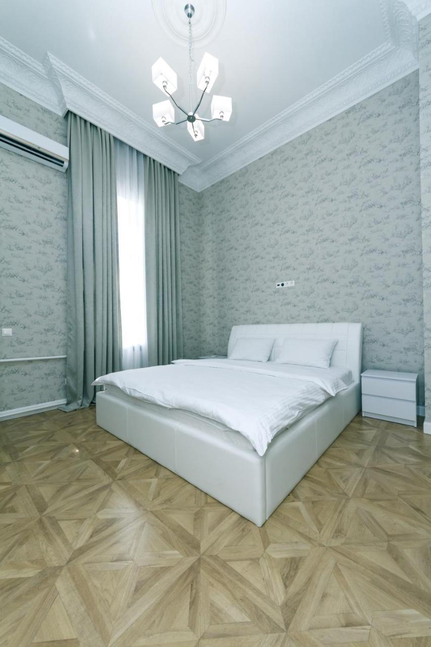 Vip Apartment Near Kreschatyk, 31А Pushkinska Street Kiev Ngoại thất bức ảnh