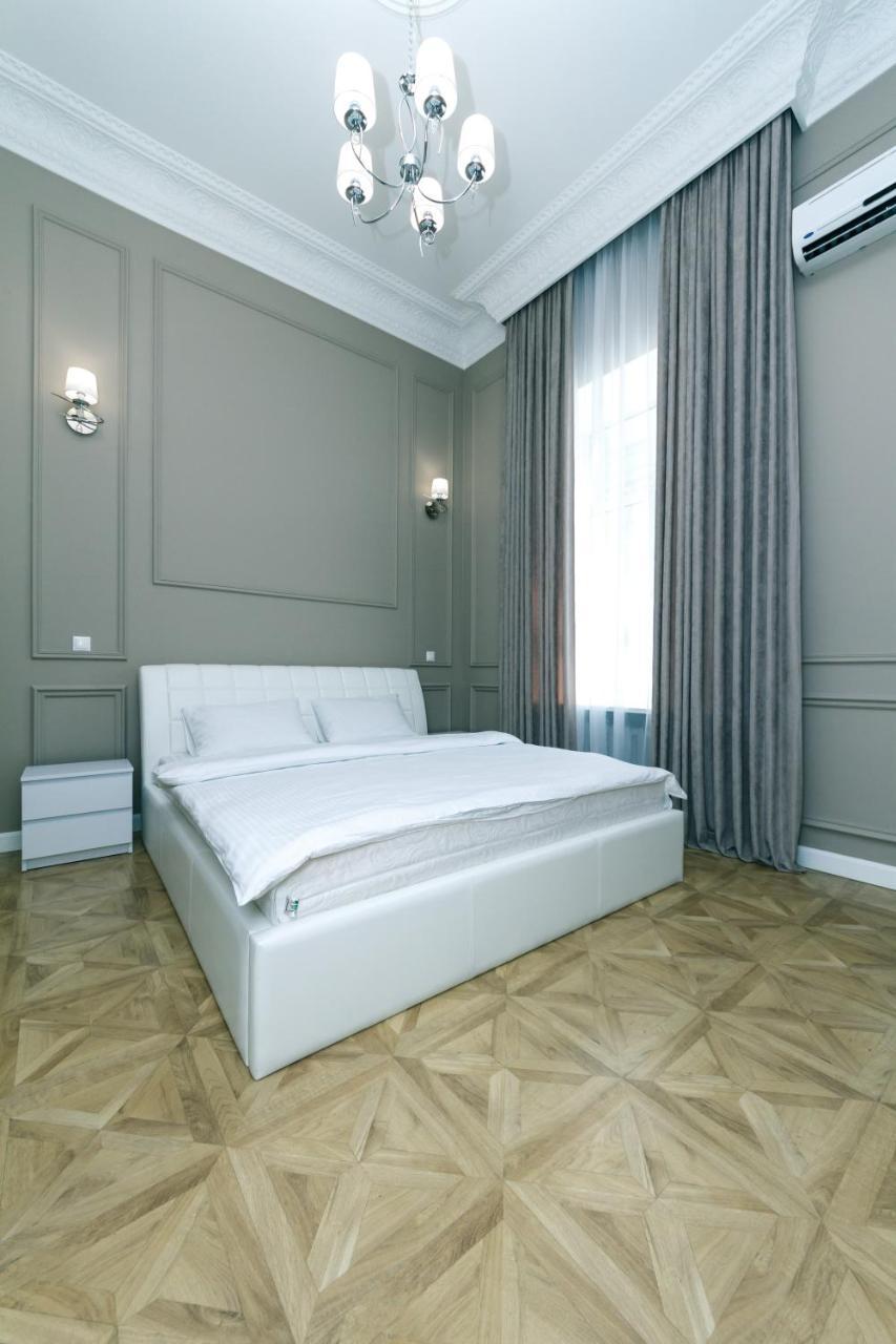 Vip Apartment Near Kreschatyk, 31А Pushkinska Street Kiev Ngoại thất bức ảnh