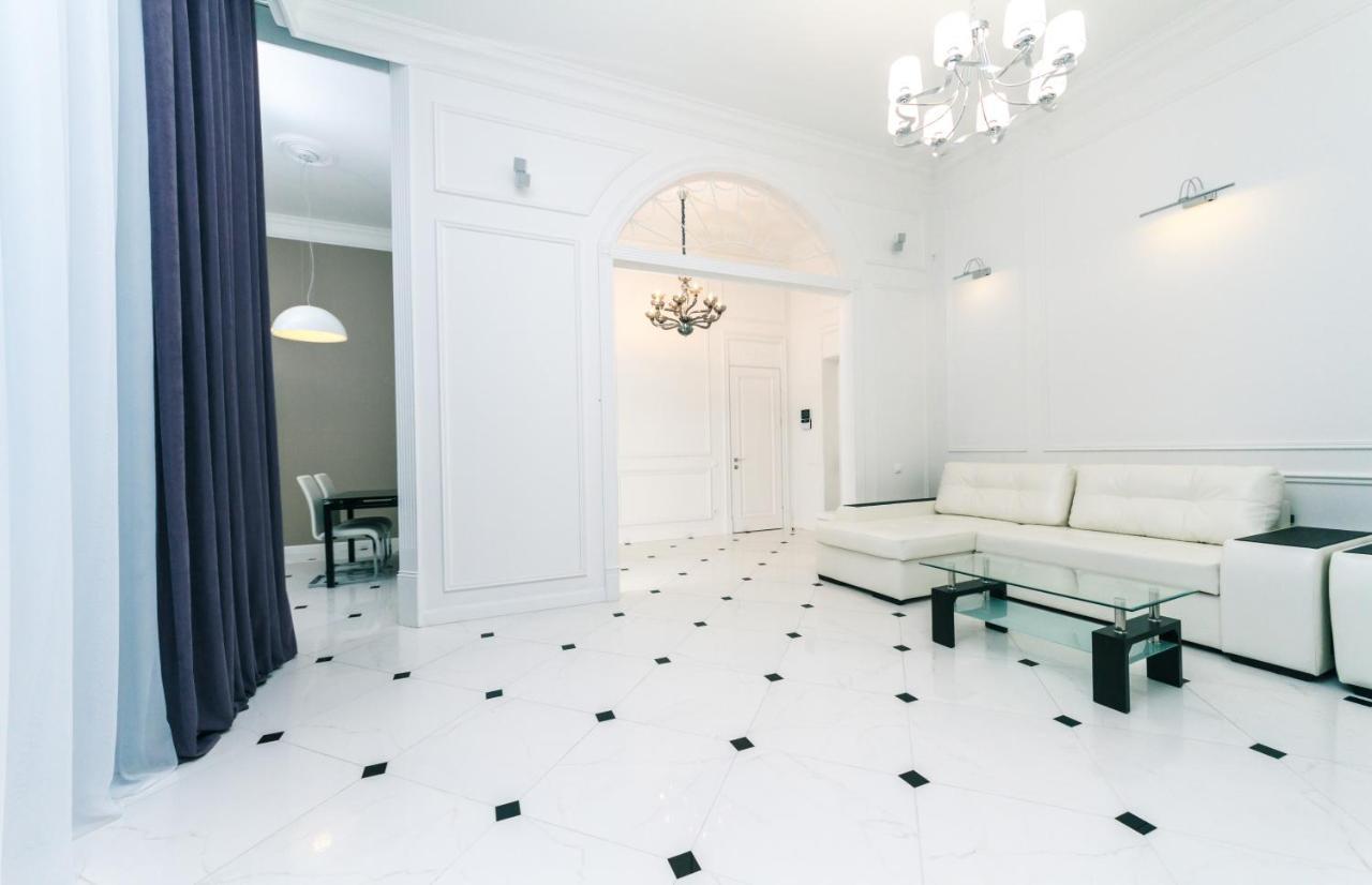 Vip Apartment Near Kreschatyk, 31А Pushkinska Street Kiev Ngoại thất bức ảnh