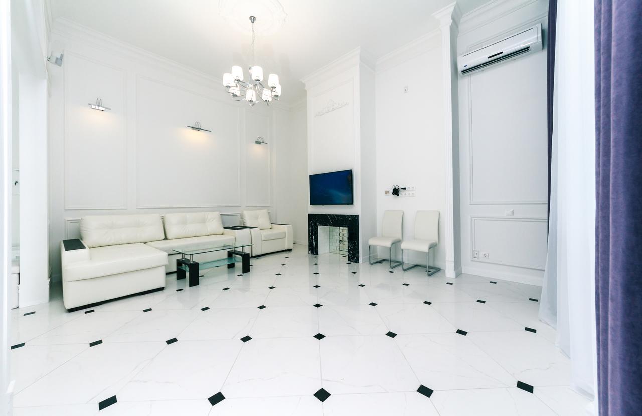 Vip Apartment Near Kreschatyk, 31А Pushkinska Street Kiev Ngoại thất bức ảnh