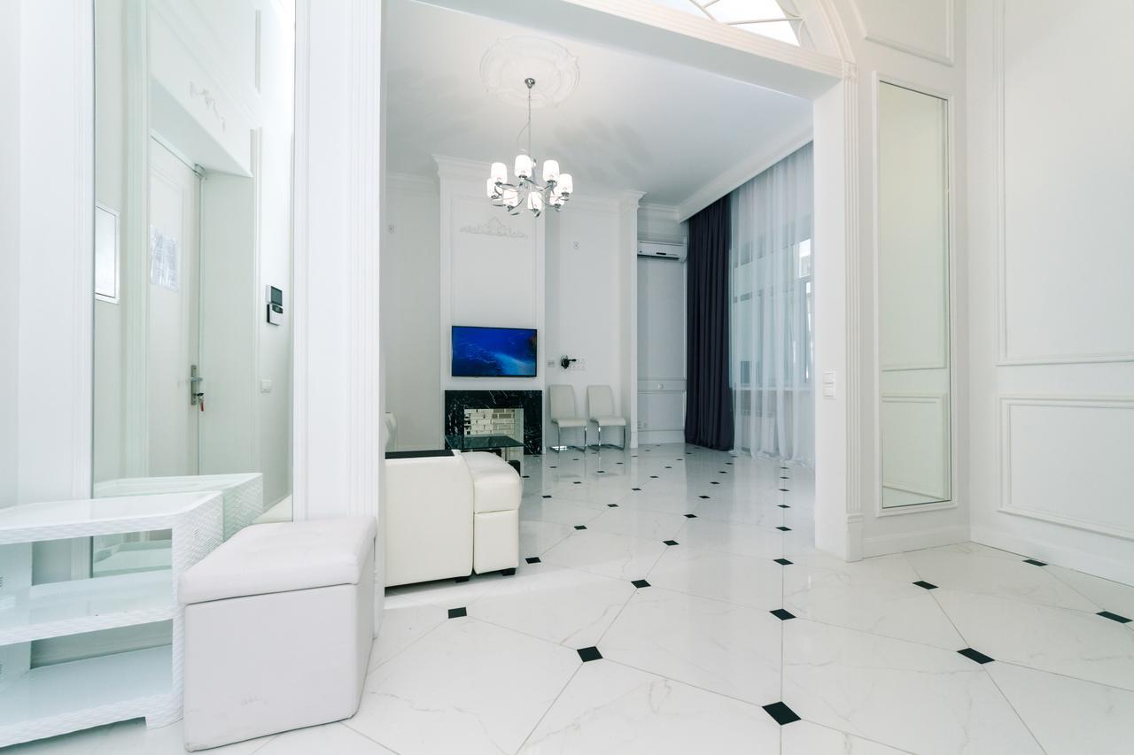Vip Apartment Near Kreschatyk, 31А Pushkinska Street Kiev Ngoại thất bức ảnh