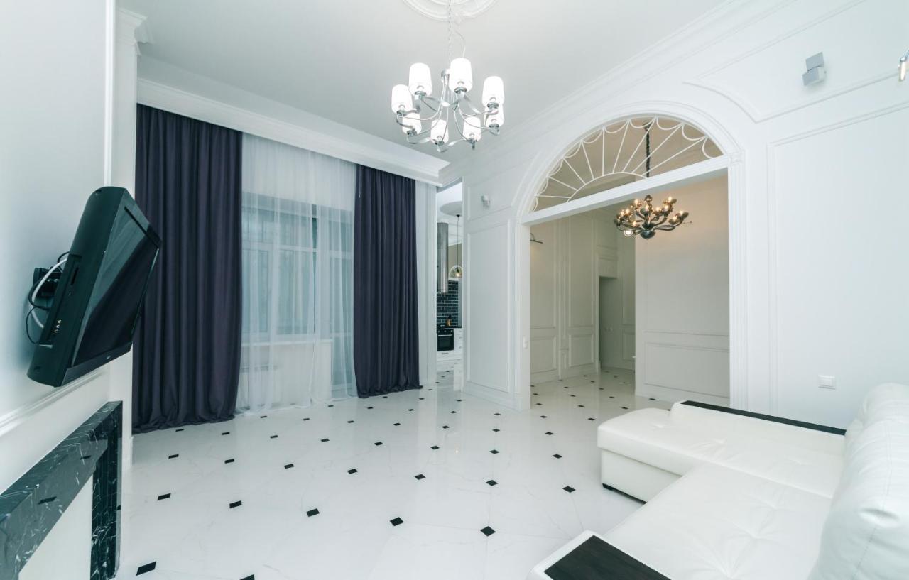 Vip Apartment Near Kreschatyk, 31А Pushkinska Street Kiev Ngoại thất bức ảnh