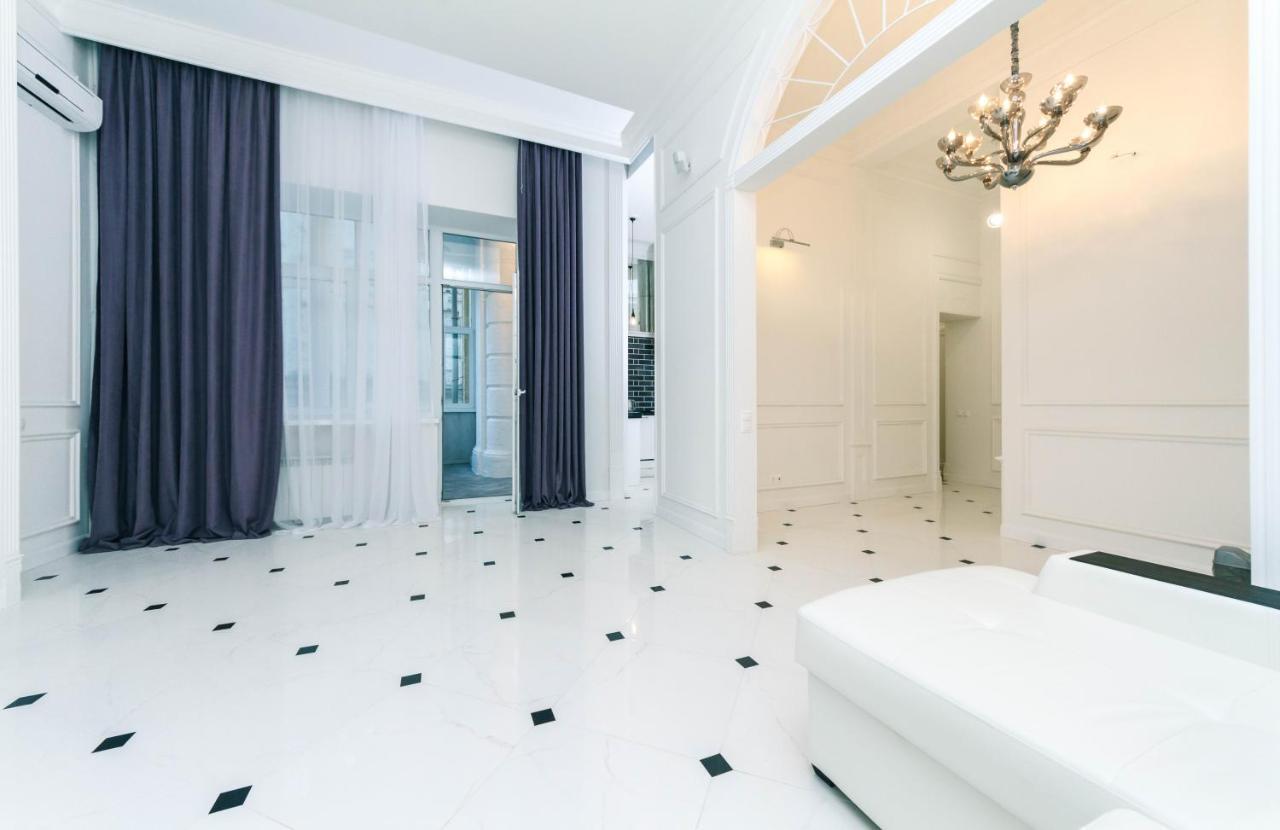 Vip Apartment Near Kreschatyk, 31А Pushkinska Street Kiev Ngoại thất bức ảnh