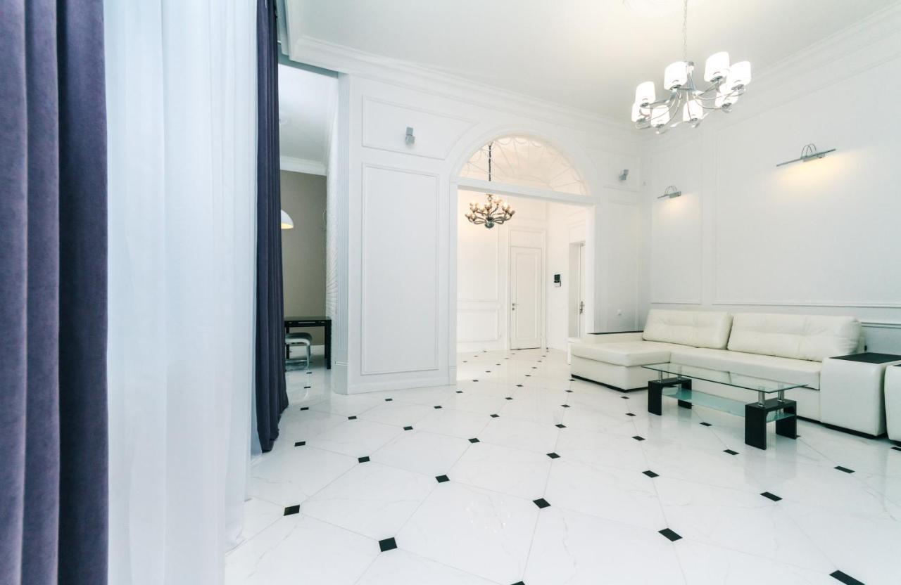 Vip Apartment Near Kreschatyk, 31А Pushkinska Street Kiev Ngoại thất bức ảnh